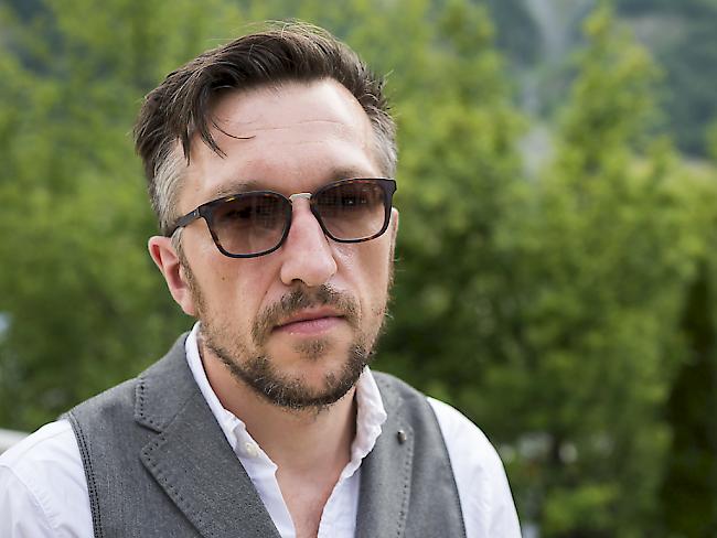 Lukas Bärfuss - hier 2015 am 20. Internationalen Literaturfestival Leukerbad - ist ein gerngesehener Gast im Literatur-Kurort. Dieses Jahr nimmt er unter anderem an einer Gesprächsrunde über Populismus teil. (Archivbild)