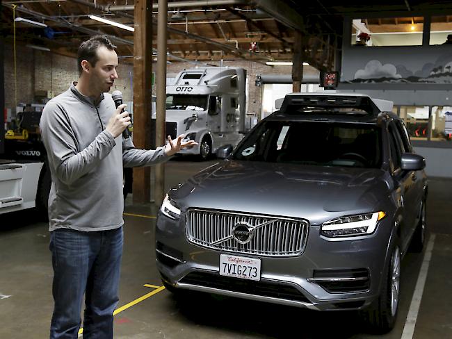 Uber-Startentwickler Anthony Levandowski wird beschuldigt, bei seinem früheren Arbeitgeber Waymo vertrauliche Daten heruntergeladen zu haben. In einem laufenden Prozess macht nun auch Uber Druck auf Levandowski. (Archiv)