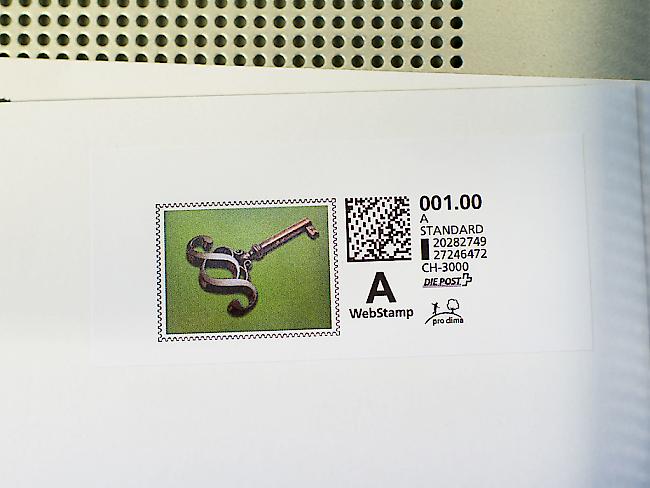 Jeder Haushalt erhält zwischen dem 29. Mai und dem 2. Juni zwei 1-Franken-Briefmarken in Form der Internetbriefmarke "WebStamp". (Archiv)