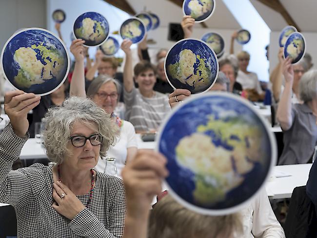 Die Mitglieder des Vereins KlimaSeniorinnen haben entschieden: Sie ziehen mit ihrer Klimaklage vor Gericht.