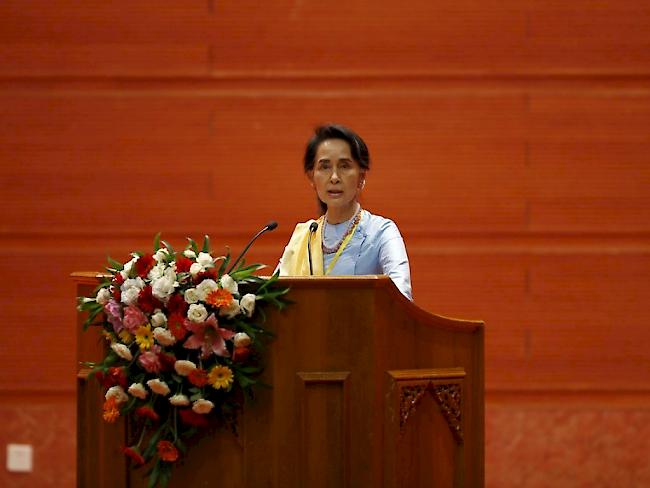 Myanmars faktische Regierungschefin Aung San Suu Kyi am Mittwoch bei der Eröffnungsrede der Friedenskonferenz.