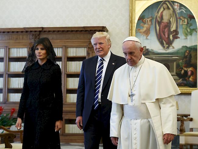 Das US-Präsidentenpaar und Papst Franziskus am Mittwoch in Vatikan.