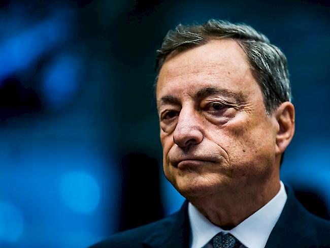 EZB-Präsident Mario Draghi sieht keinen Grund zur Wende bei der aktuellen Geldpolitik (Archivbild)