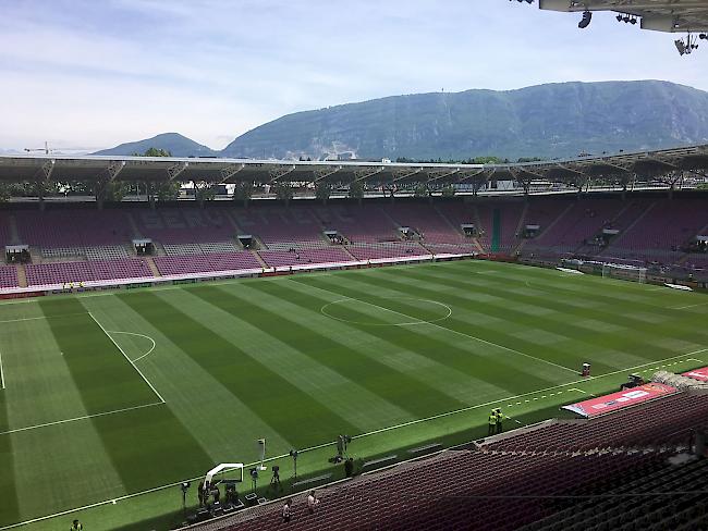 Noch ist es ruhig im Stade de Genève, wo um 16 Uhr zum grossen Walliser Fussballfest angepfiffen wird. 
