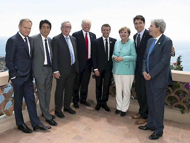 Fürs G7-Gruppenfoto zum Abschluss gab es auch einige Lächeln