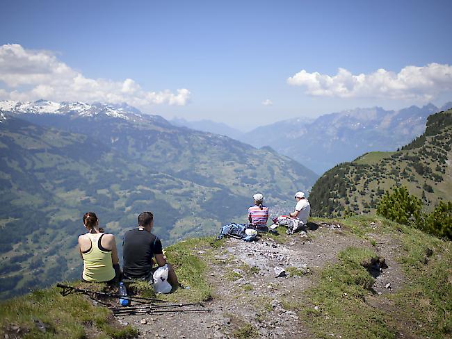 Das Sommerwetter vom Auffahrtswochenende lockte Wanderer in Scharen in die Berge. Für vier Berggänger endete der Ausflug tödlich. (Symbolbild)