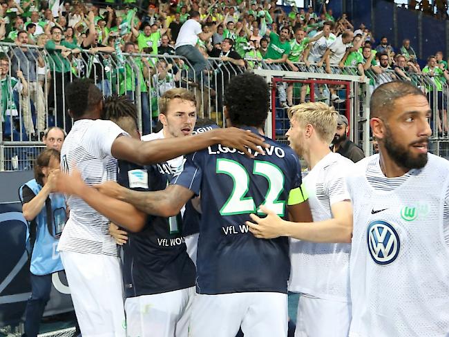 Die Wolfsburger feiern in Braunschweig den Ligaerhalt