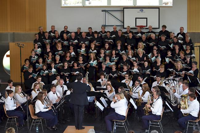 Der Gommerchor, der Gesangsverein Salgesch und die «Harmonie» Salgesch führten gemeinsam das Werk «Stabat Mater» auf.