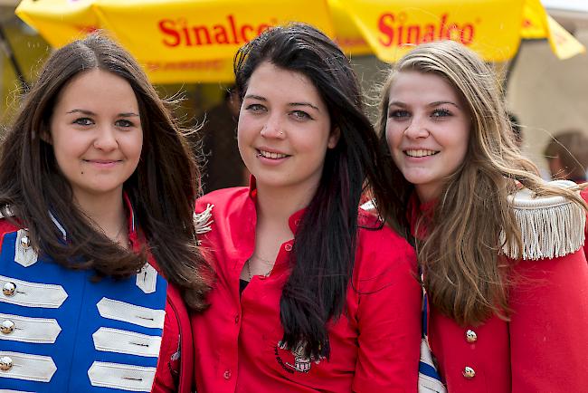 Nicole Zumoberhaus (18), Lynn Zenhäusern (17) und Bianca Gattlen (20), alle aus Bürchen.