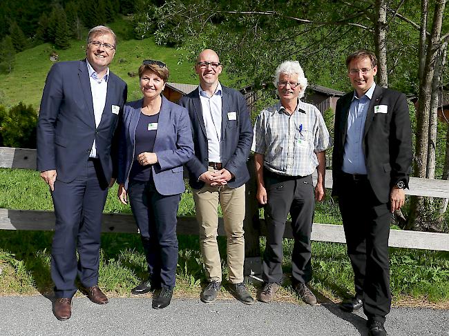 Jean-Michel Cina, Viola Amherd, Stefan Müller-Altermatt (SO), Andrea Hämmerle und Thomas Egger, designierter Nationalrat und Direktor der Arbeitsgemeinschaft für die Berggebiete.