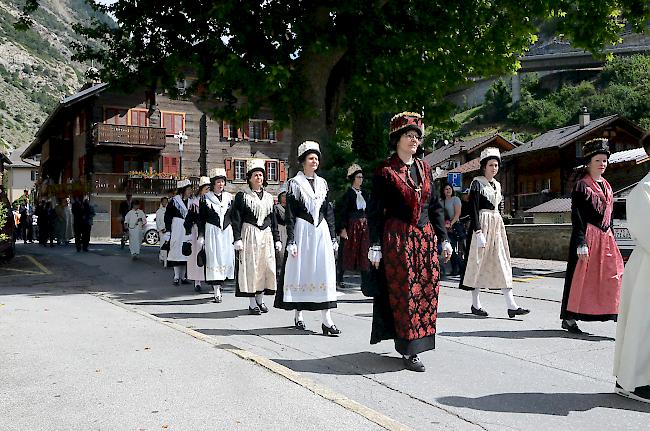 Tradition. Auch in Gampel durften die Trachtenfrauen an der Prozession nicht fehlen.
