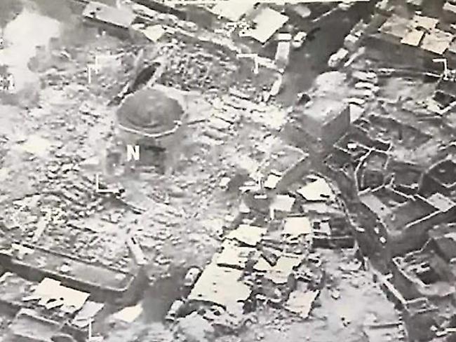 Eine Aufnahme aus der Luft über Mossul soll die grosse Moschee zeigen, deren Minarett der IS offenbar gesprengt hat.