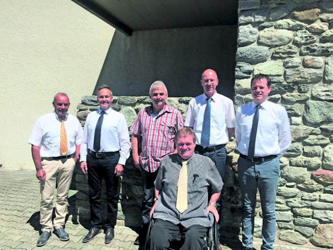 Der Bergerrat. Alain Borter, Toni Kluser, Roman Borter (neues Ratsmitglied), Herold Borter (ausscheidender Alpenvogt), Christian Perrig (neuer Alpenvogt) und Patrick Borter (von links). 