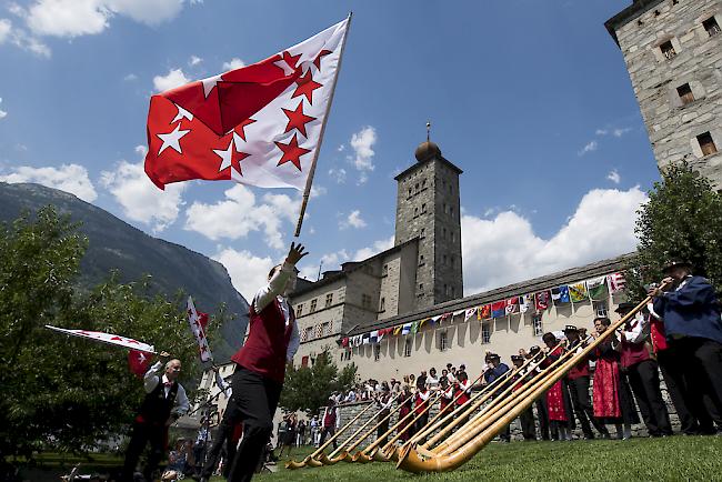 Das Walliser Wappen im Zentrum: Unzählige Besucher zieht das Fest in den kommenden Tagen nach Brig-Glis.