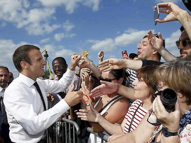 Der französische Präsident Emmanuel Macron legt in der Beliebtheit weiter zu.