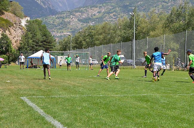 Entstehung. Die «Antira Cups» werden in mehreren Kantonen der Schweiz durchgeführt und sind eine Anlehnung an das «Mondiali Antirazzisti» in Modena. Am Turnier in Norditalien, welches 1997 gegründet wurde, nehmen jährlich über 200 Teams aus über 40 Ländern teil.