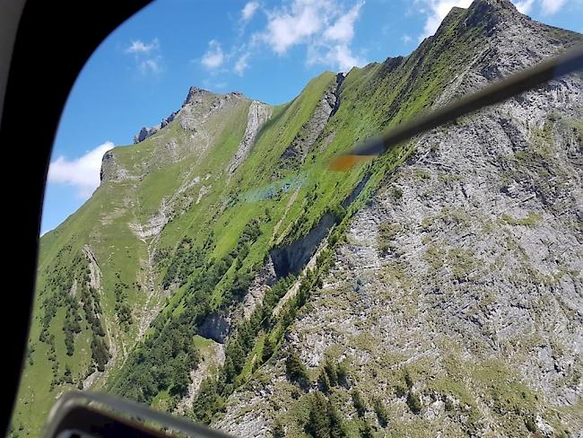 Der 59-Jährige Bergsteiger stürzte am Mazorakopf, an der Flanke links im Bild, ab.