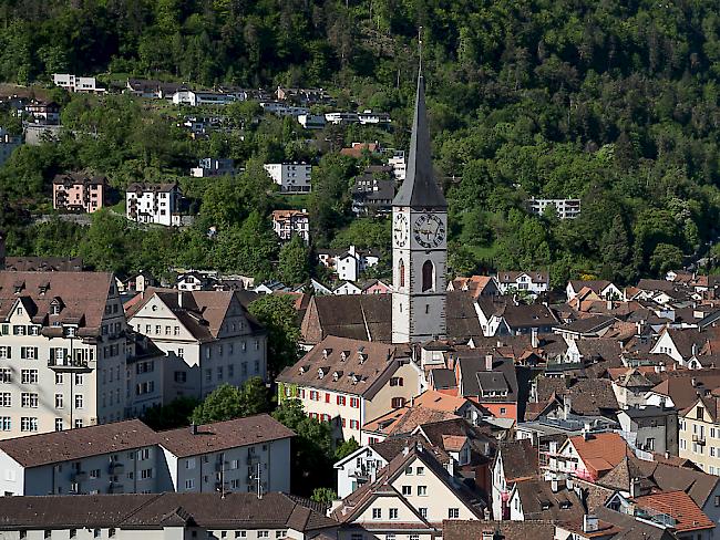 Altstadt von Chur: Hier dürfen künftig mit Segen des Bundesgerichts auch Aluminium- und nicht nur Holzfensterläden hängen. (Archivbild)