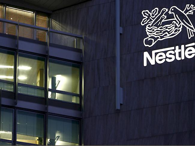 Nestlé hat im ersten Halbjahr 2017 19 Prozent mehr Gewinn erzielt.