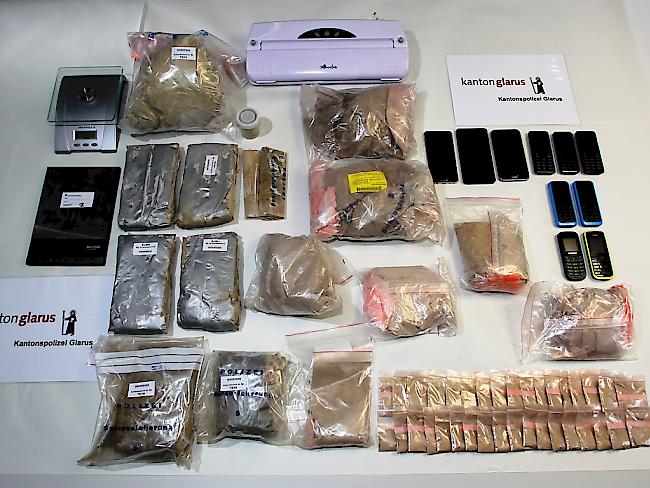 Grosserfolg für die Glarner Kantonspolizei: Sie schnappte elf Heroinhändler und beschlagnahmte sieben Kilogramm Heroin.