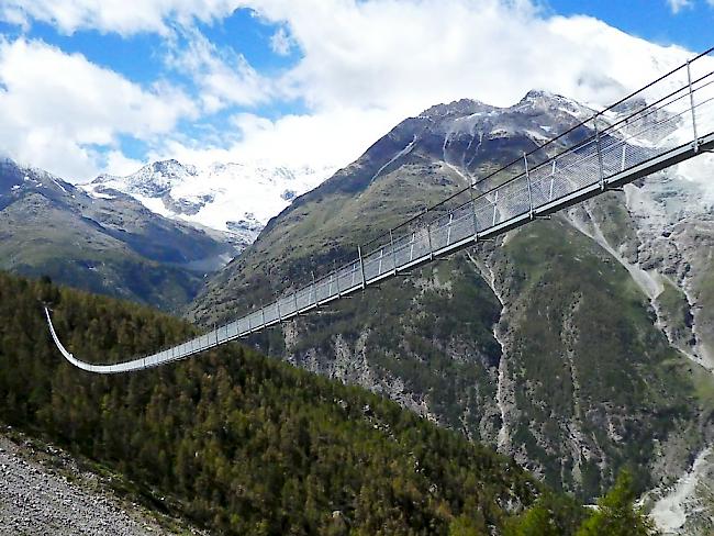 Nervenkitzel garantiert: Im Juli wurde die längste Hängebrücke der Welt oberhalb von Randa eröffnet. 


