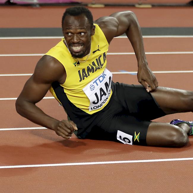 Usain Bolt mit schmerzverzerrtem Gesicht, nachdem er sich im letzten Rennen seiner Karriere verletzte und die 4x100-m-Staffel nicht mehr zu Ende laufen konnte