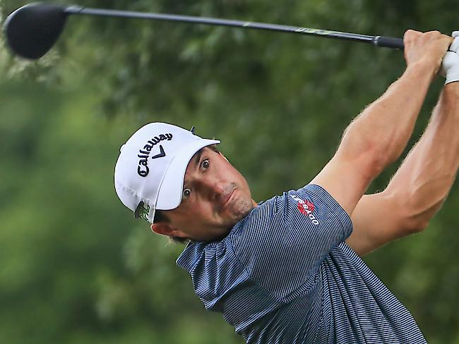 Leader Kevin Kisner scheint dem Ball hinterher zu staunen