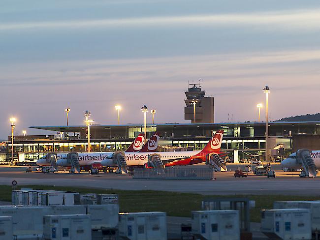 Air Berlin ist am Flughafen Zürich die drittgrösste Fluggesellschaft. Nach Angaben von Reisebüros sind trotz der Insolvenz der deutschen Airline alle Flüge durchgeführt worden. (Archivbild)