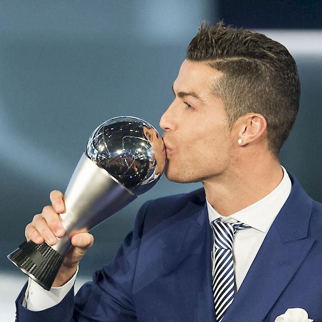 Das war im vergangenen Januar: Ronaldo küsst den Pokal für den Weltfussballer