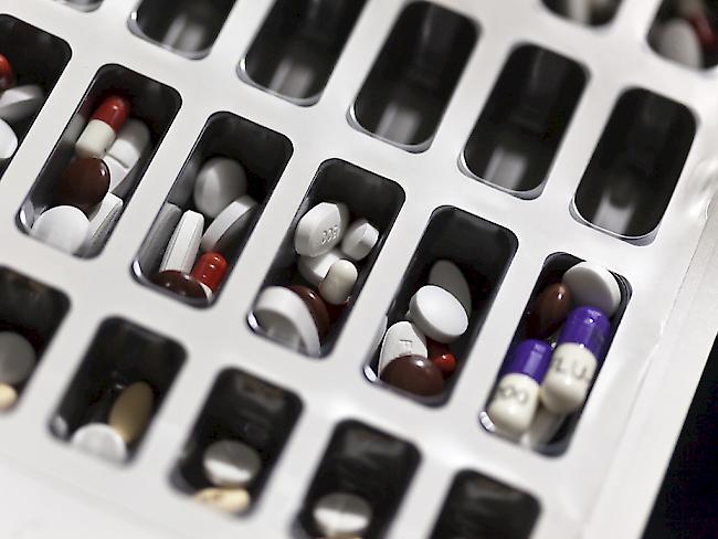 Zu teure Medikamente? US-Abgeordnete untersuchen Preisanstiege bei Arzneimitteln gegen Multiple Sklerose. Dazu haben sie auch Schreiben an Novartis und Roche geschickt. (Symbolbild)