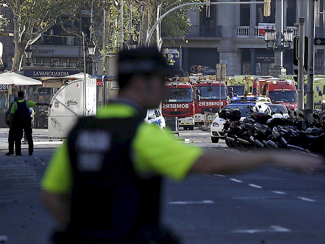 Grosseinsatz von Polizei und Rettungskräften in den Strassen Barcelonas