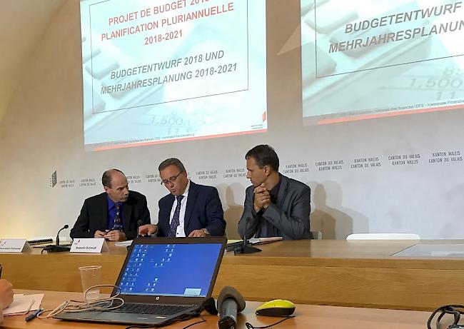 Pierre-André Charbonnet, Roberto Schmidt und Damian Locher (von links) an der Medienkonferenz am Freitagmorgen