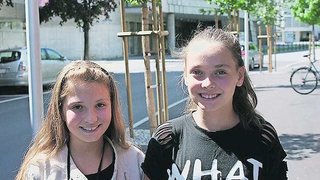 Sarah Schmid (11) und Simea Stoffel (12) beide aus Naters.