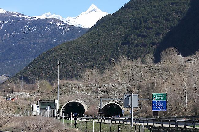 Wegen Reinigungs- und Unterhaltsarbeiten wird der Gamsen-Tunnel kommende Woche vorübergehend gesperrt.