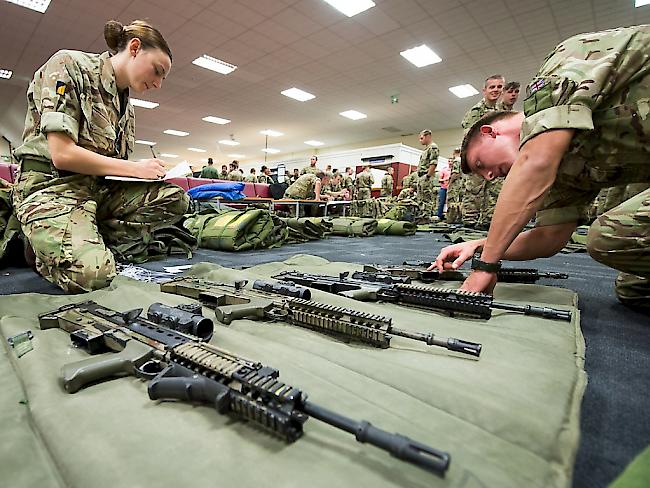 Als Kleinwaffen gelten alle Waffen, die von einem Menschen oder einer kleinen Gruppe getragen oder die von einem Lasttier oder einem leichten Fahrzeug transportiert werden können. (Symbolbild)