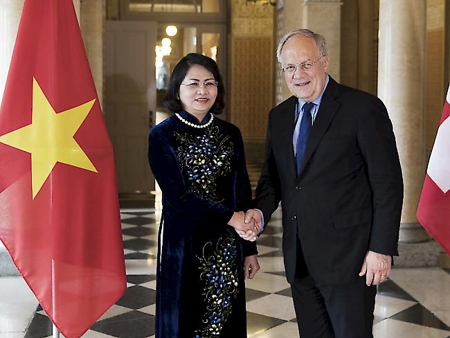 Intensiver Austausch: Im Juni 2016 besuchte die vietnamesische Vize-Präsidentin Dang Thi Ngoc Thinh (im Bild) die Schweiz, nun folgte am Mittwoch der Besuch von Vize-Premier Vuong Dinh Hue bei Bundesrat Johann Schneider-Ammann. (Archiv)