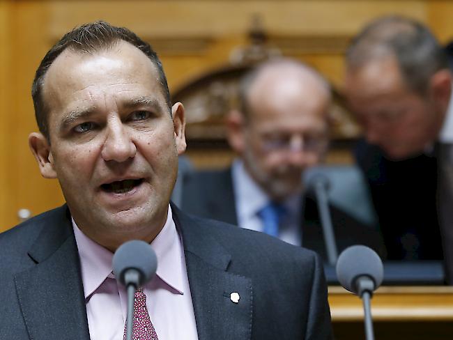 Das Parlament will den Anlegerschutz nur geringfügig verbessern. Für SVP-Nationalrat Thomas Matter (ZH) geht die Regulierung aber immer noch zu weit.