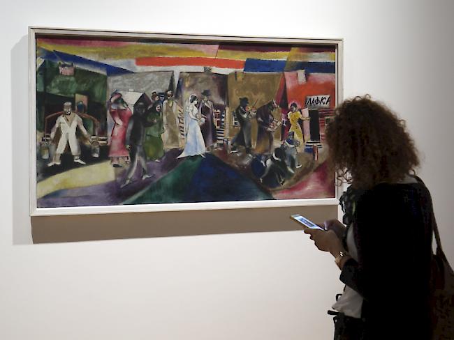 Das Bild "Die Hochzeit" im Kunstmuseum Basel. Die Ausstellung "Chagall - Die Jahre des Durchbruchs 1911-1919" fokussiert auf das Frühwerk Marc Chagalls.