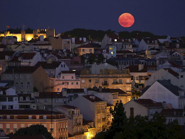 Aufatmen in Portugal: Die amerikanische Ratingagentur S&P stuft die Finanzlage des Landes nicht mehr auf Ramsch-Niveau ein. (Archivbild Lissabon)