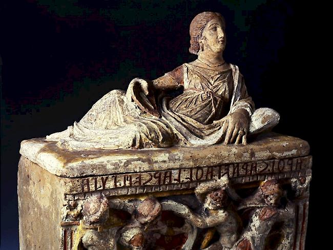 Ein Exponat aus der Etrusker-Ausstellung im Museum Allerheiligen in Schaffhausen: Asche-Urne der Larthi Carnei Athl, 3. Jahrhundert vor Christus. (zVg)