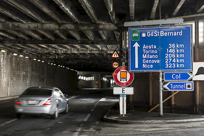 Wegen eines Defekts im Lüftungssystem bleibt der Tunnel am Grossen St. Bernhard bis am 8. Oktober gesperrt. 
