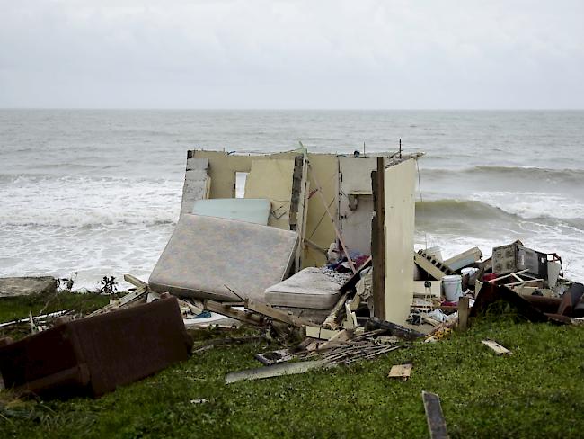 Vom Sturm zertrümmertes Haus an der Küste in El Negro auf Puerto Rico
