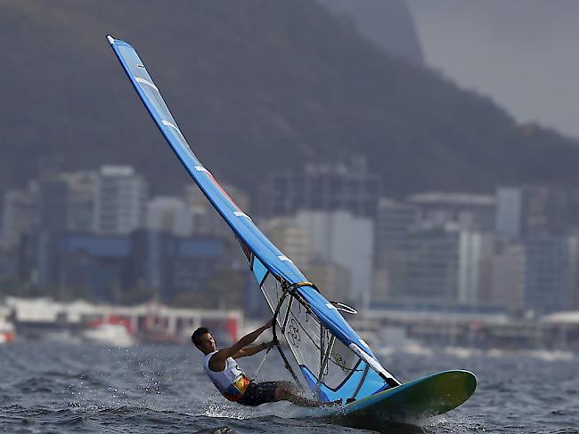 Mateo Sanz Lanz prescht - wie hier in der Bucht vor Rio de Janeiro - übers Wasser