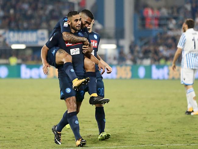 Huckepack: Napolis Verteidiger Faouzi Ghoulam zelebriert seinen Siegtreffer mit den Teamkollegen
