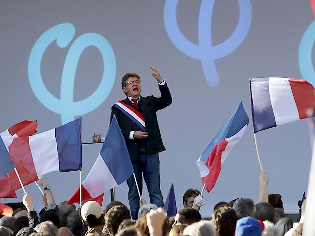Der französische Linkspolitiker Jean-Luc Mélenchon droht der Regierung mit Massenprotesten.