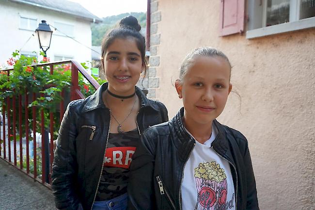 Gabriela Da Costa Rodrigues (13) aus Susten und Sandrine Theler (13) aus Varen.