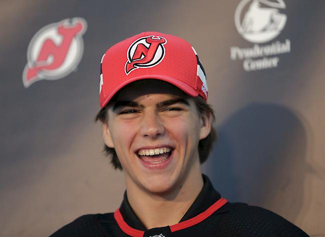 Nico Hischier hat bei den New Jersey Devils gut lachen.