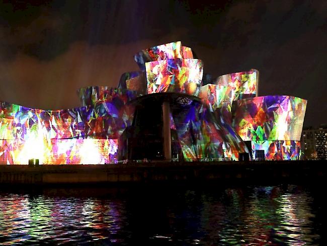 Das Guggenheim-Museum in Bilbao feiert seinen 20. Geburtstag neben Sonderausstellungen mit einer spektakulären Lichtschau.