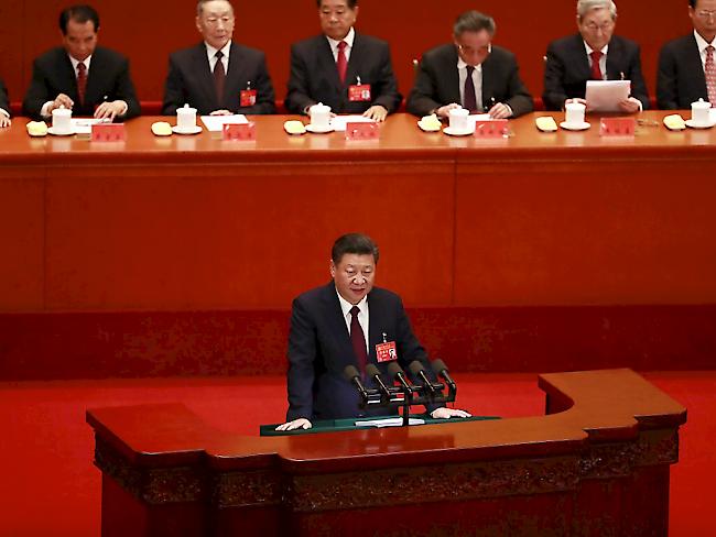 "Alle Genossen müssen höchst wachsam sein": Chinas Präsident Xi Jinping bei seiner Eröffnungsrede am nur alle fünf Jahre stattfindenden Parteitag von Chinas Kommunisten.