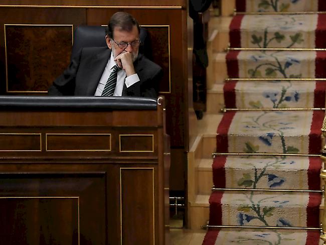 Einknicken oder Entmachtung: Regierungspräsident Rajoy stellt die katalanischen Separatisten vor die Wahl - bis morgen sollen sie entscheiden,